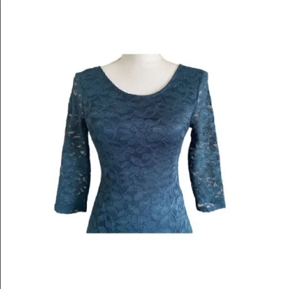Lush Lace Dress    - Picture 2 of 5